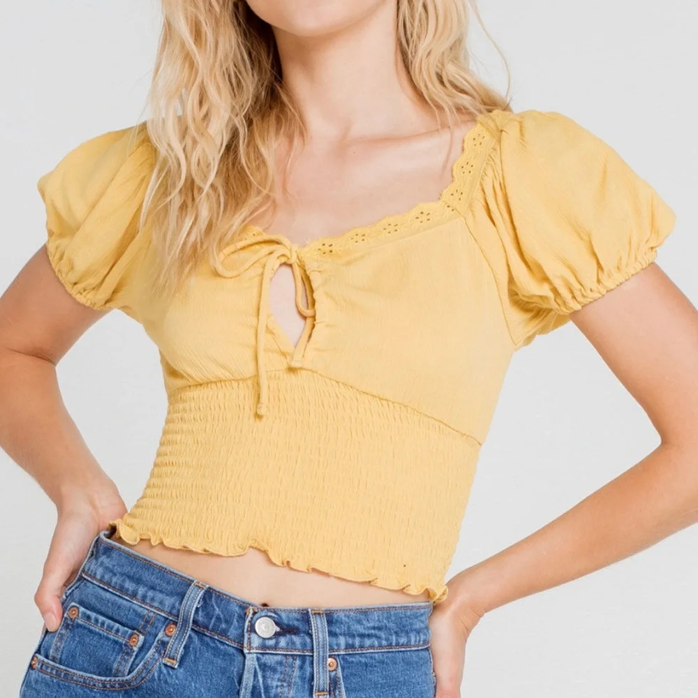 Ivy + Main keyhole Smocked Women’s Top - Picture 1 of 5